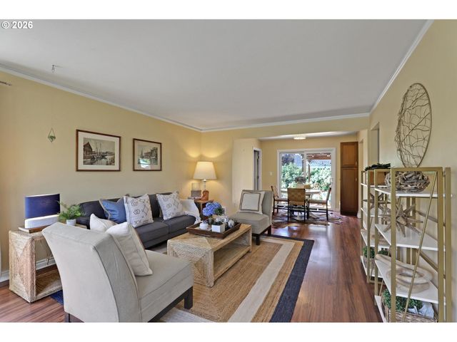 10910 Ne EUGENE St, Portland, OR 97220