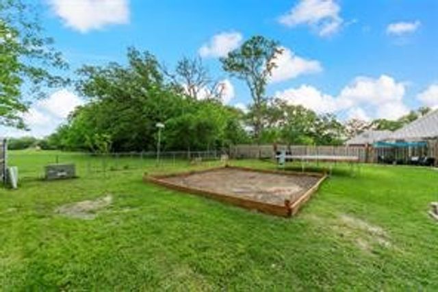 5601 Burgundy Drive, Greenville, TX 75402