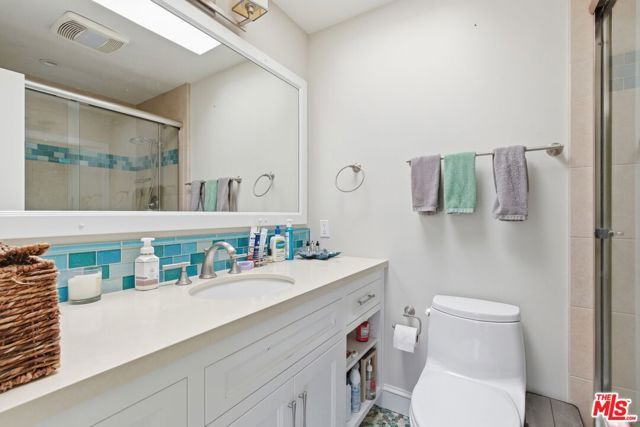 240 The 310, Redondo Beach, CA 90277