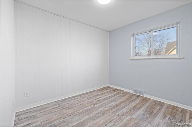 5627 Gertrude Street, Dearborn Heights, MI 48125