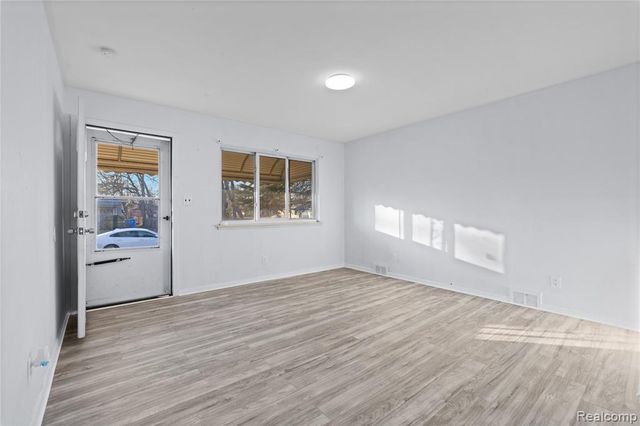 5627 Gertrude Street, Dearborn Heights, MI 48125