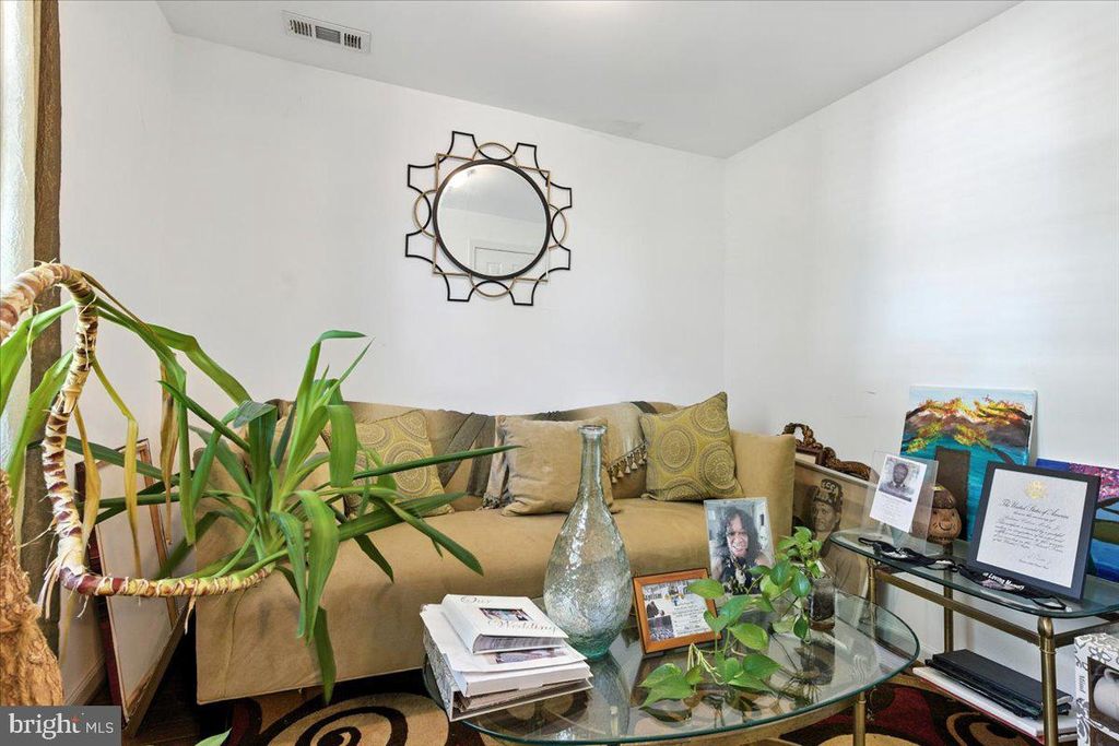 Image 11 of property listing at 12309 LIVINGSTON RD, Fort Washington, MD 20744