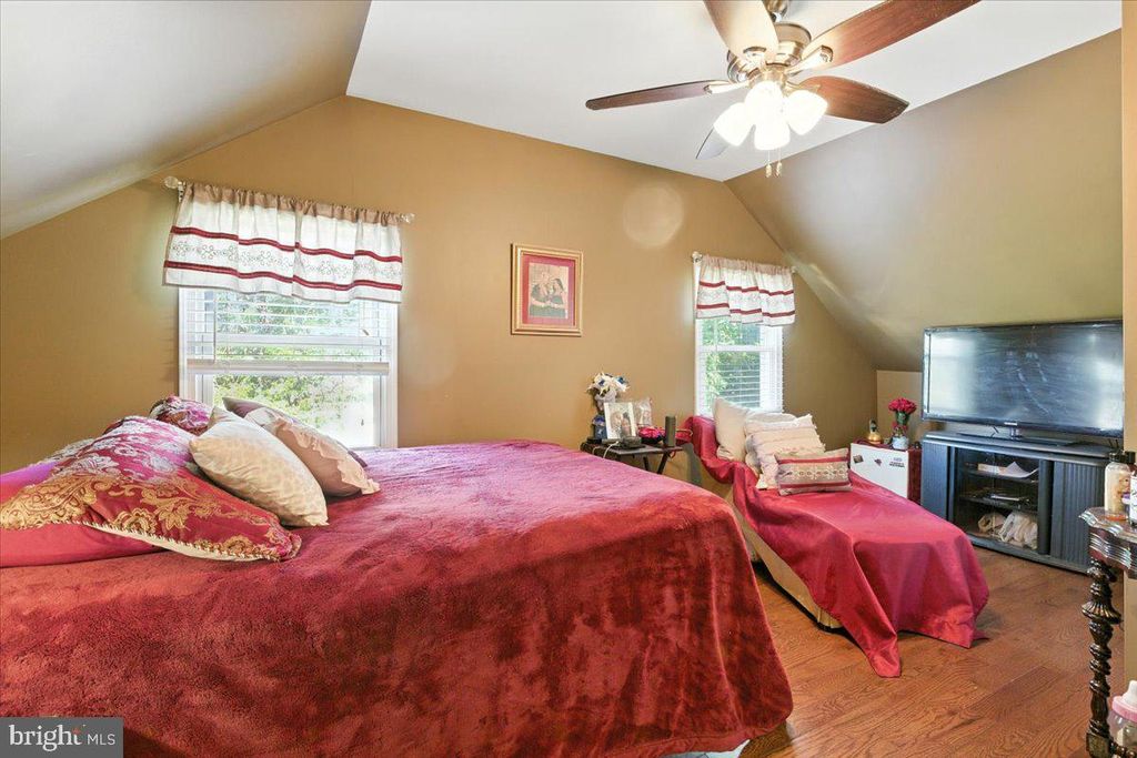 Image 18 of property listing at 12309 LIVINGSTON RD, Fort Washington, MD 20744