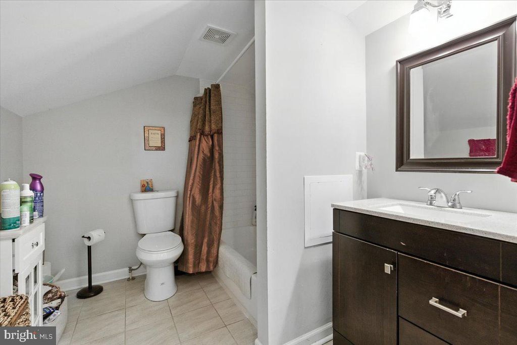 Image 20 of property listing at 12309 LIVINGSTON RD, Fort Washington, MD 20744