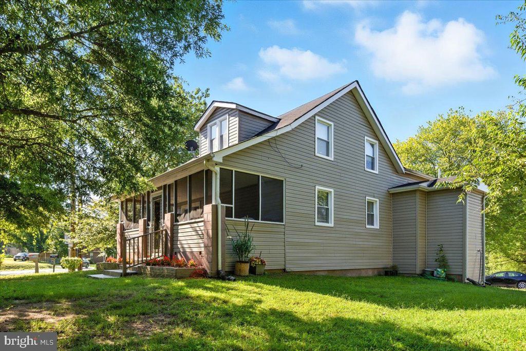 Image 27 of property listing at 12309 LIVINGSTON RD, Fort Washington, MD 20744