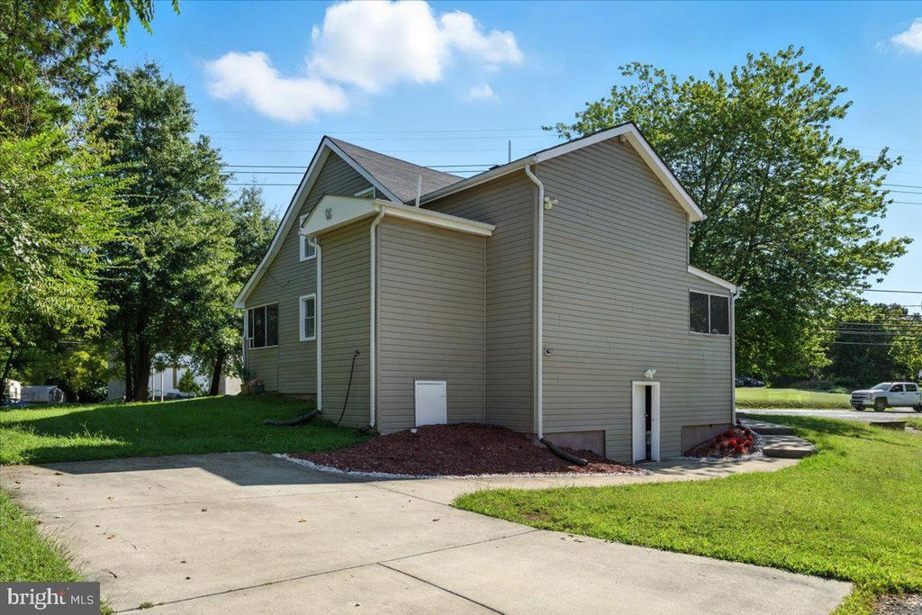 Image 29 of property listing at 12309 LIVINGSTON RD, Fort Washington, MD 20744