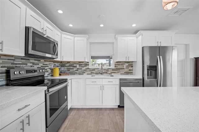 5641 NE 8th Ave, Oakland Park, FL 33334