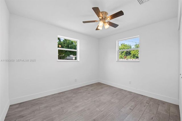 5641 NE 8th Ave, Oakland Park, FL 33334