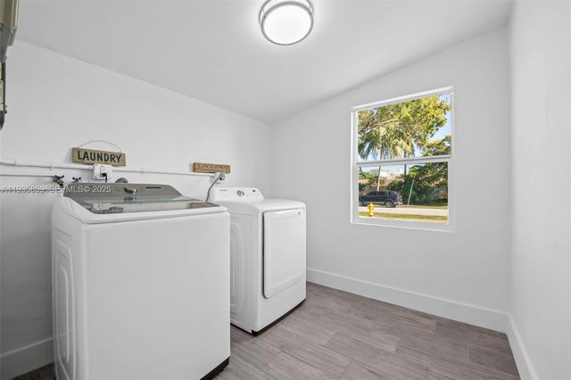 5641 NE 8th Ave, Oakland Park, FL 33334