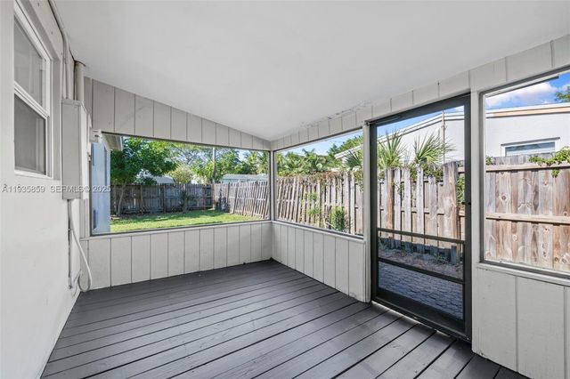 5641 NE 8th Ave, Oakland Park, FL 33334