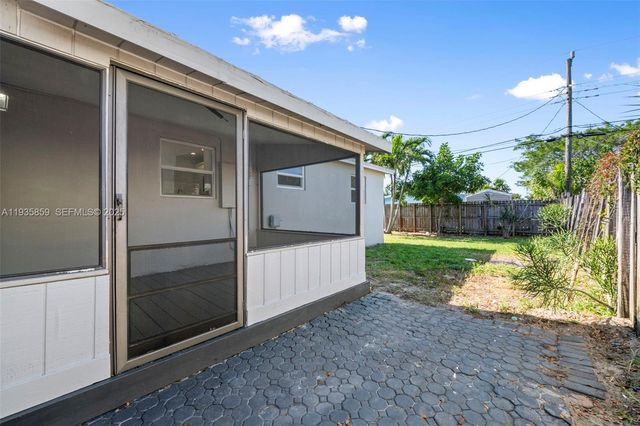 5641 NE 8th Ave, Oakland Park, FL 33334