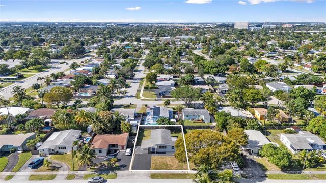 5641 NE 8th Ave, Oakland Park, FL 33334