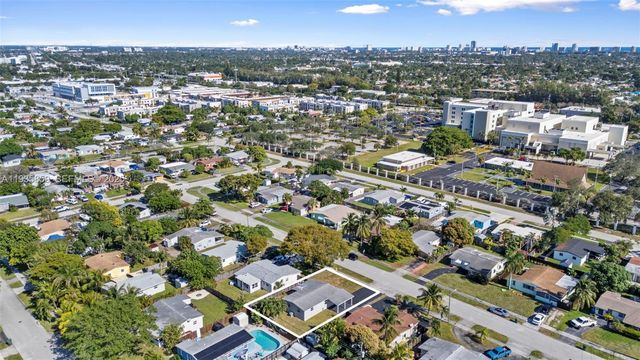 5641 NE 8th Ave, Oakland Park, FL 33334