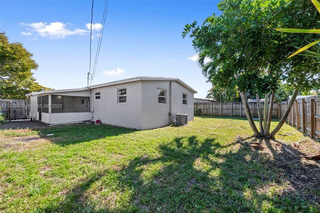 5641 NE 8th Ave, Oakland Park, FL 33334