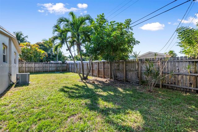 5641 NE 8th Ave, Oakland Park, FL 33334