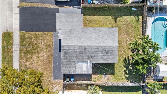 5641 NE 8th Ave, Oakland Park, FL 33334