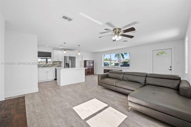 5641 NE 8th Ave, Oakland Park, FL 33334