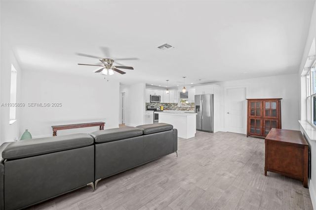 5641 NE 8th Ave, Oakland Park, FL 33334