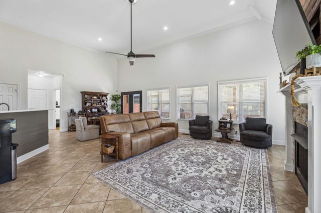1136 Farmhouse Rd, Lascassas, TN 37085