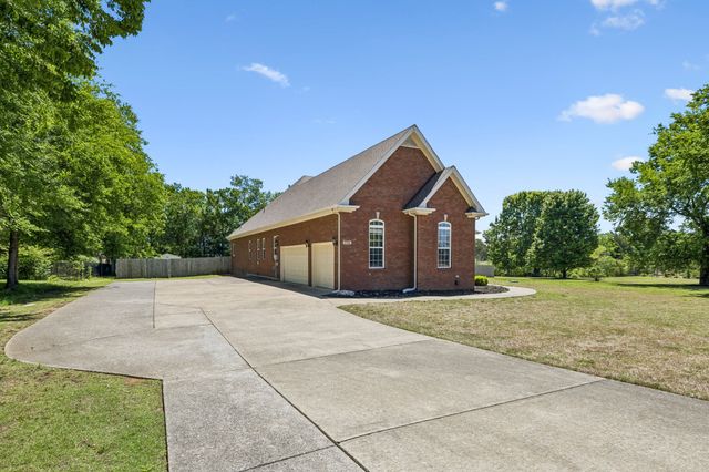 1136 Farmhouse Rd, Lascassas, TN 37085