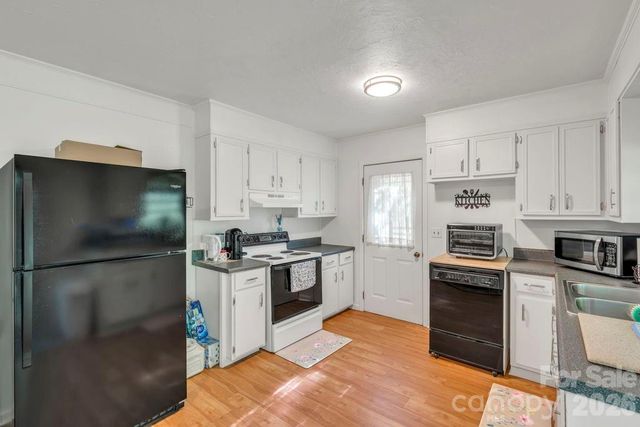 644 Valley Road, Spruce Pine, NC 28777