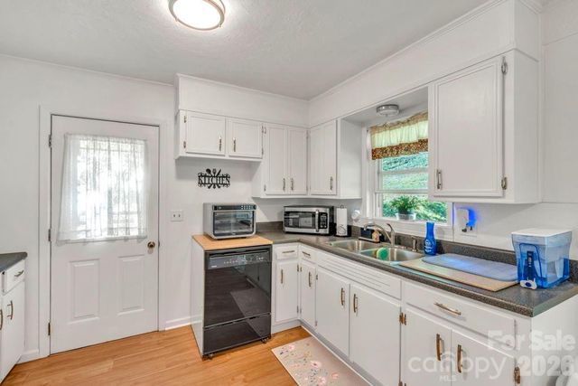 644 Valley Road, Spruce Pine, NC 28777
