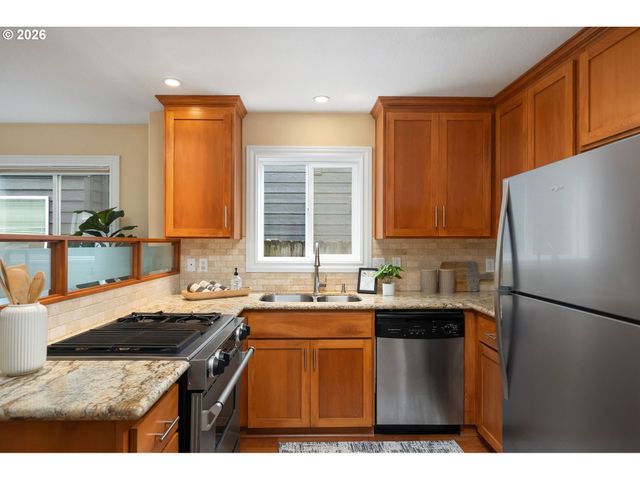 8011 N FOSS Ave, Portland, OR 97203