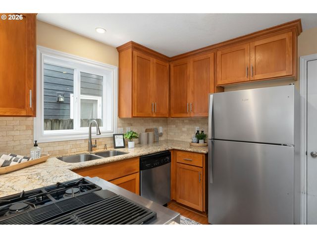 8011 N FOSS Ave, Portland, OR 97203