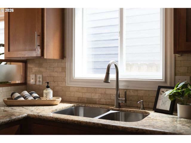 8011 N FOSS Ave, Portland, OR 97203