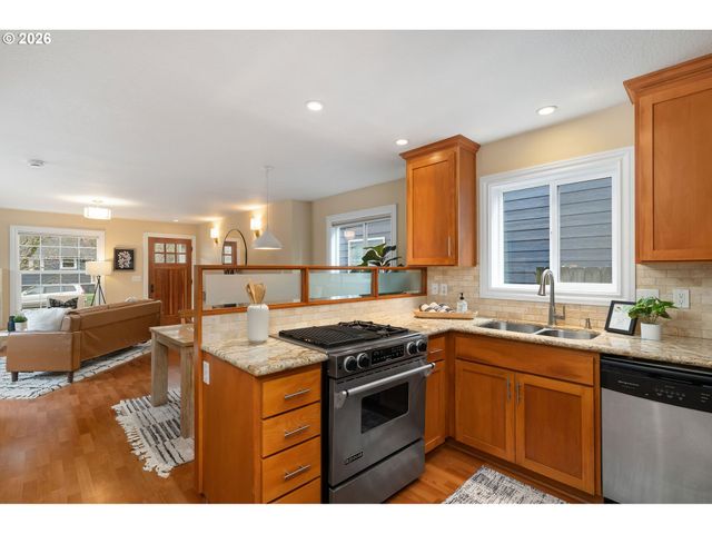 8011 N FOSS Ave, Portland, OR 97203