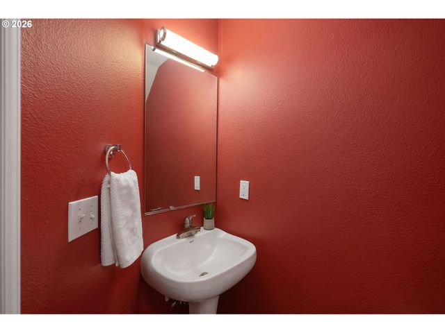 8011 N FOSS Ave, Portland, OR 97203