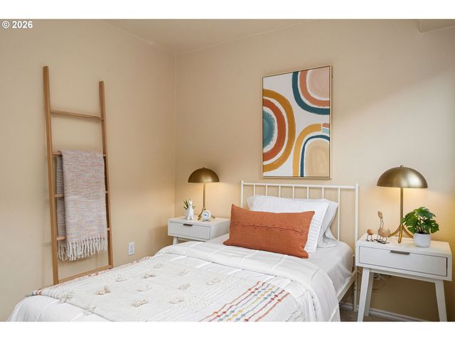 8011 N FOSS Ave, Portland, OR 97203