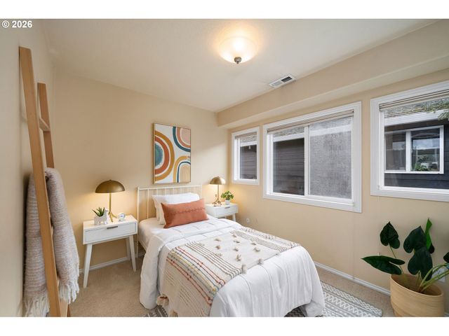 8011 N FOSS Ave, Portland, OR 97203