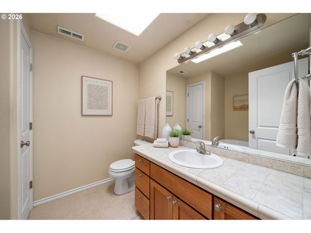 8011 N FOSS Ave, Portland, OR 97203