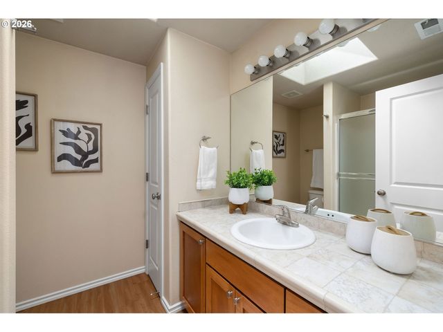 8011 N FOSS Ave, Portland, OR 97203