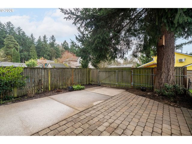 8011 N FOSS Ave, Portland, OR 97203