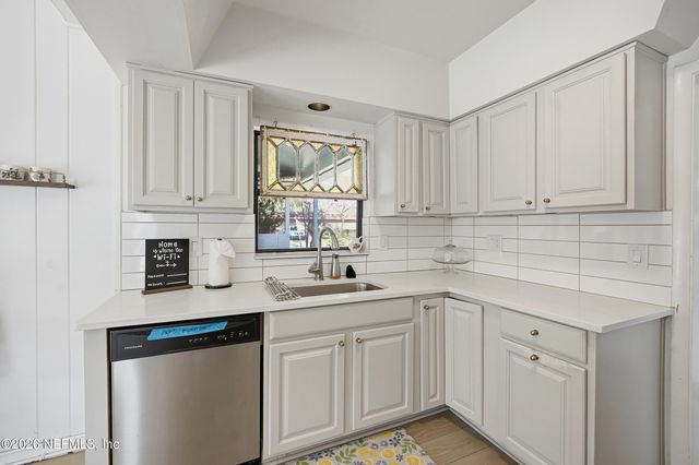 6014 WATEREDGE Lane, Jacksonville, FL 32211