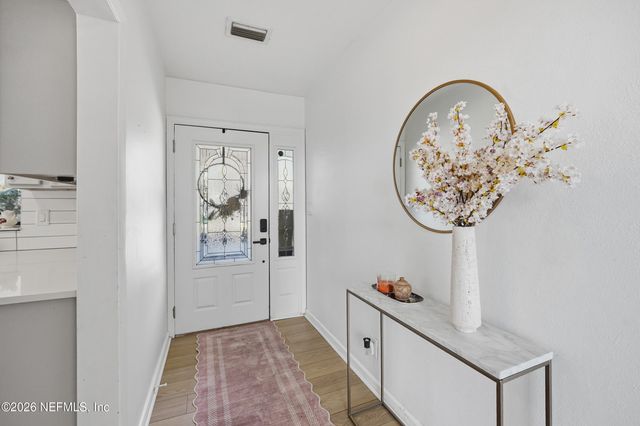 6014 WATEREDGE Lane, Jacksonville, FL 32211