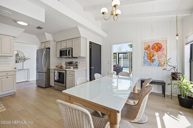 6014 WATEREDGE Lane, Jacksonville, FL 32211