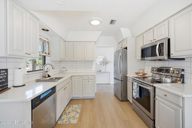 6014 WATEREDGE Lane, Jacksonville, FL 32211