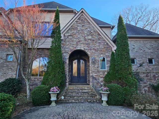 9222 Woodhall Lake Drive, Waxhaw, NC 28173