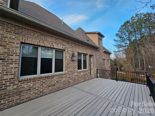 9222 Woodhall Lake Drive, Waxhaw, NC 28173
