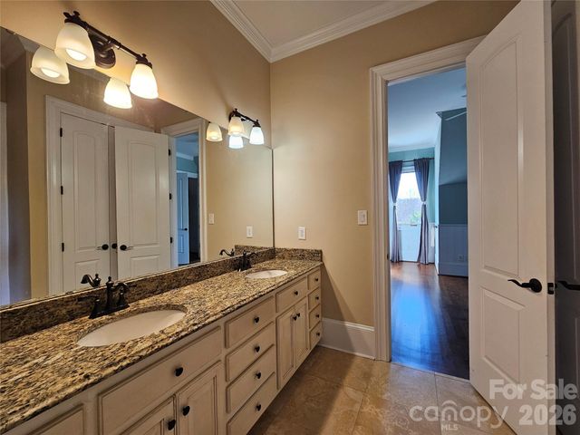 9222 Woodhall Lake Drive, Waxhaw, NC 28173