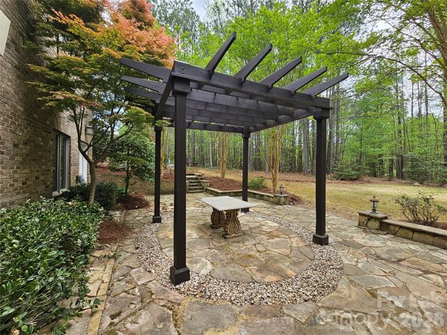 9222 Woodhall Lake Drive, Waxhaw, NC 28173