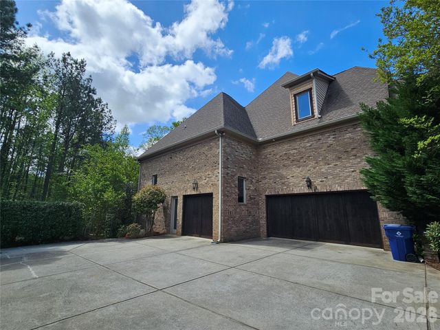 9222 Woodhall Lake Drive, Waxhaw, NC 28173