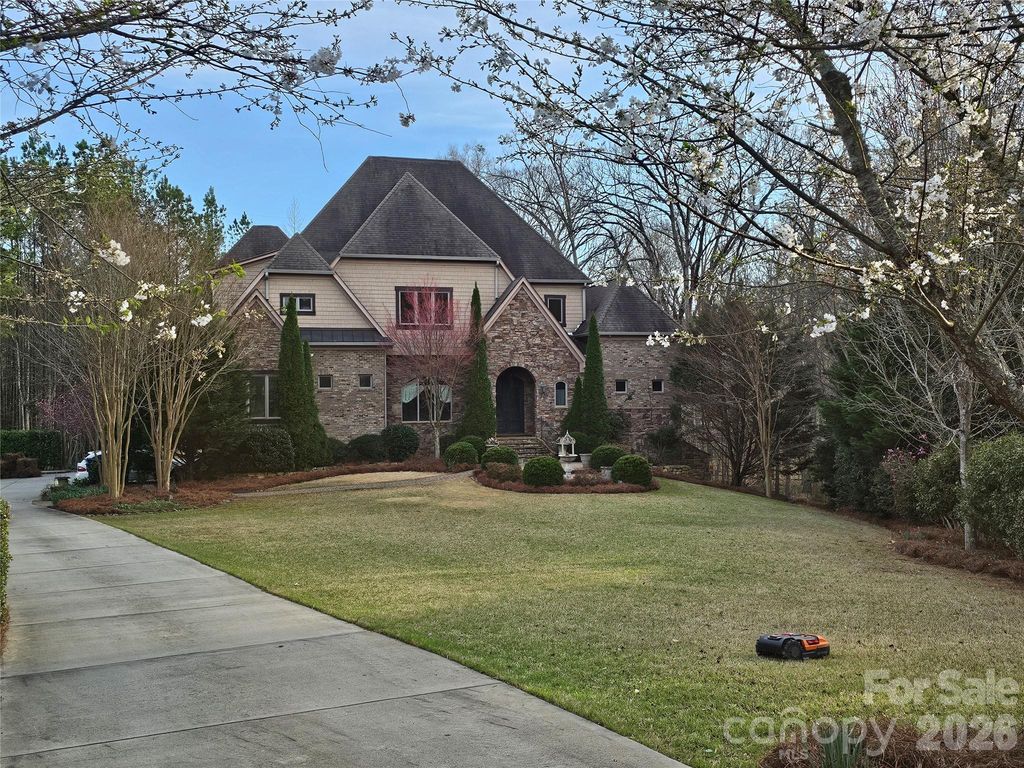 9222 Woodhall Lake Drive, Waxhaw, NC 28173