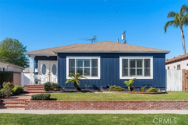 2401 Roswell Avenue, Long Beach, CA 90815