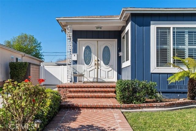 2401 Roswell Avenue, Long Beach, CA 90815