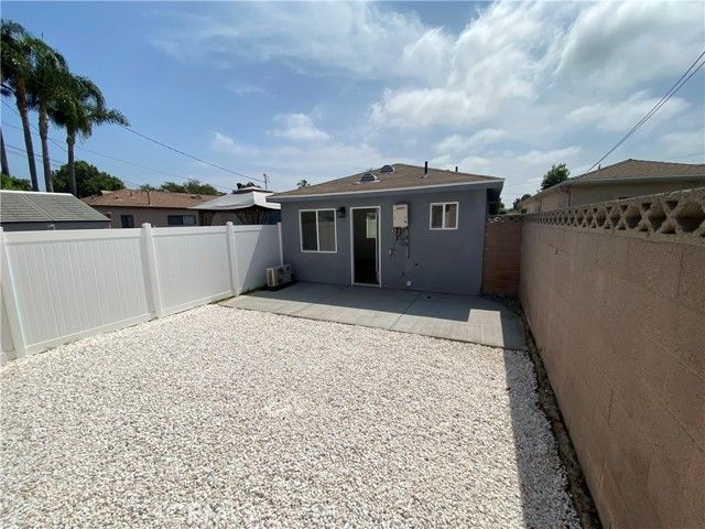 2401 Roswell Avenue, Long Beach, CA 90815