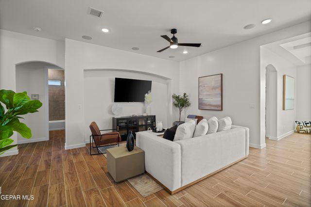 513 Basketflower Drive, Horizon City, TX 79928